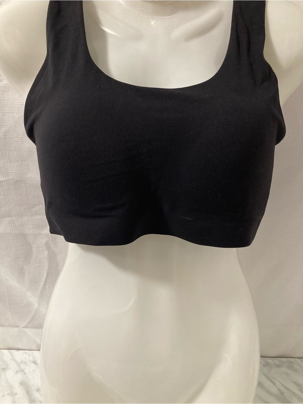 UNIQLO Black Seamless Scoop Neck sportbra Top M